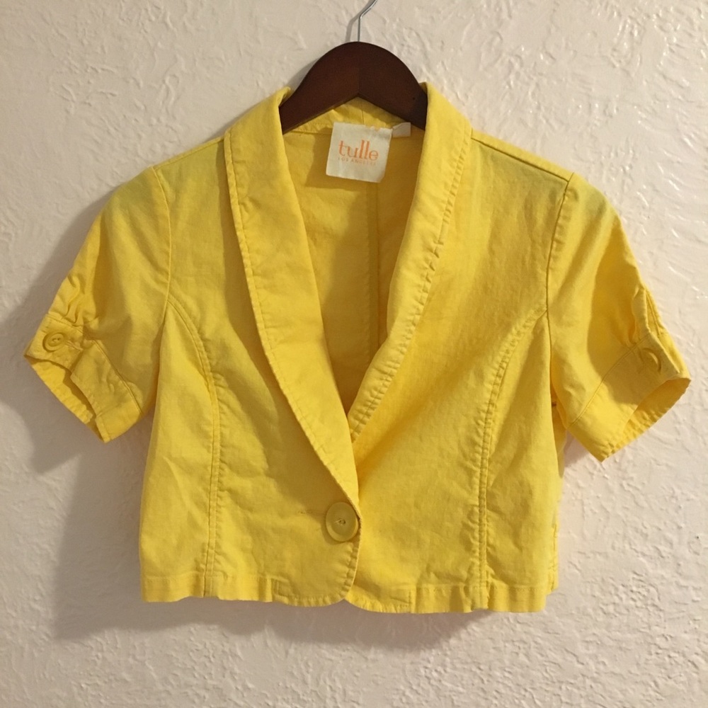 Cropped yellow jacket